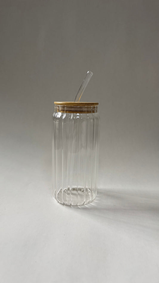 Vaso con tapa y cañita con líneas